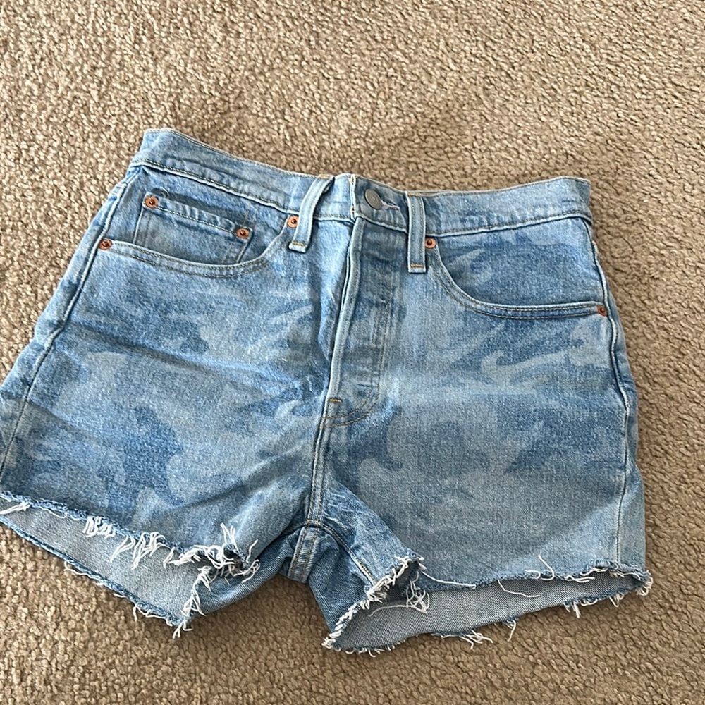Levi 501 denim shorts camo pattern 27